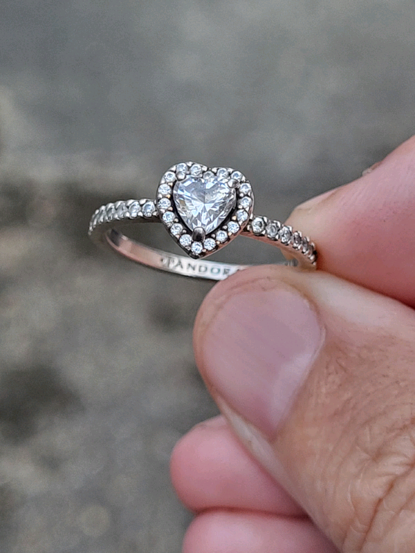 Pandora elevated heart ring | in Erith 